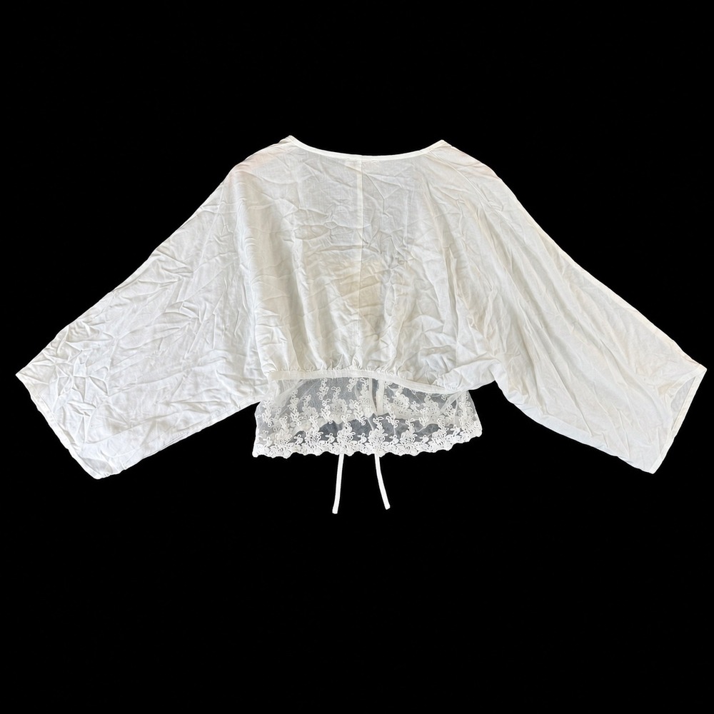 Rebellion Again White Cropped Kimono Sleeve Lace Trim Tie Front Top Small NWT - Picture 2 of 2